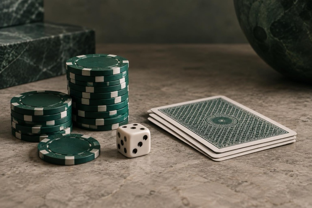 Three Card Poker:规则、庄家合格与牌型排名 Three Card Poker:规则、庄家合格与牌型排名